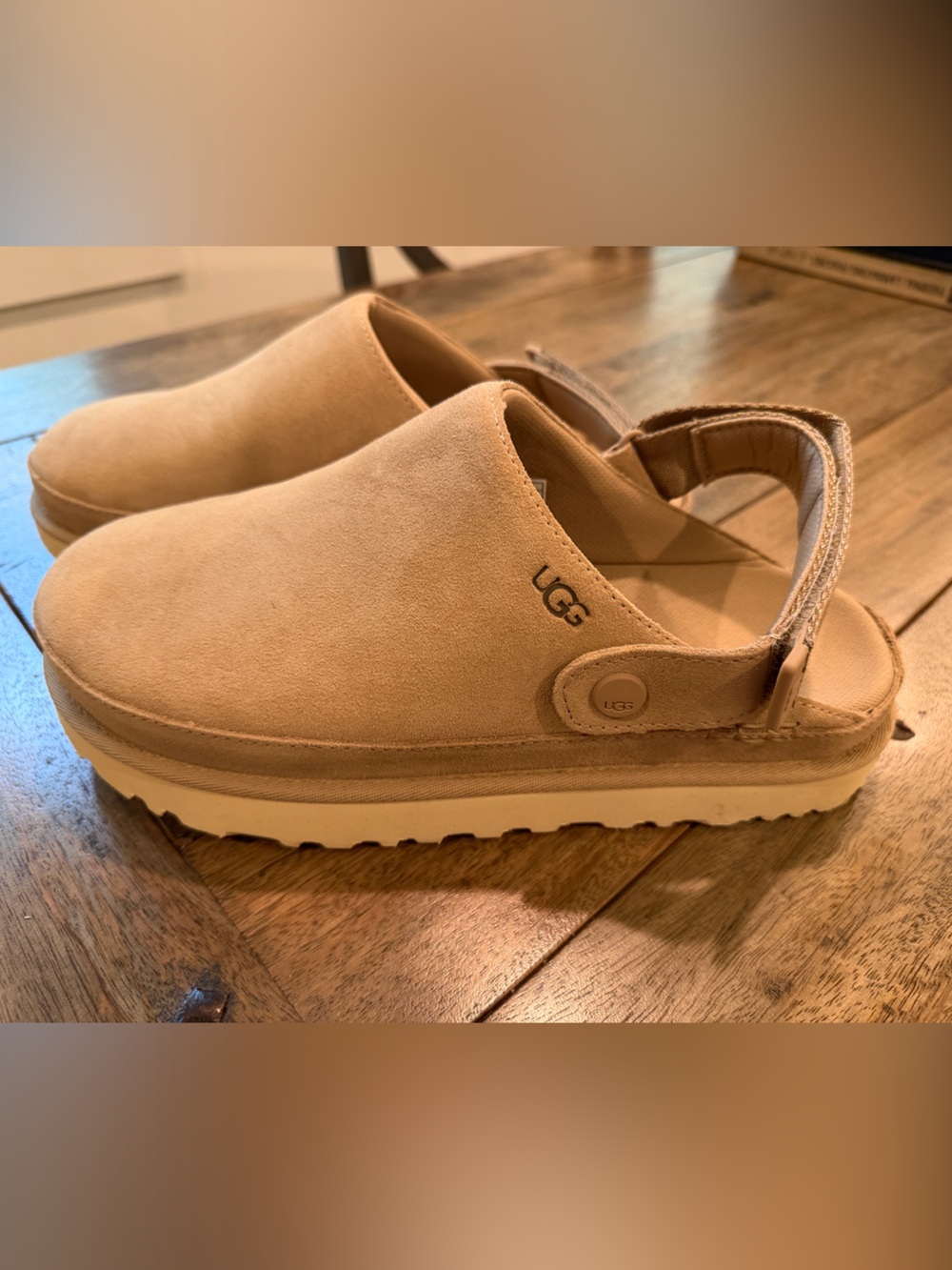 UGG Women’s Goldenstar Villa Round Toe Clogs